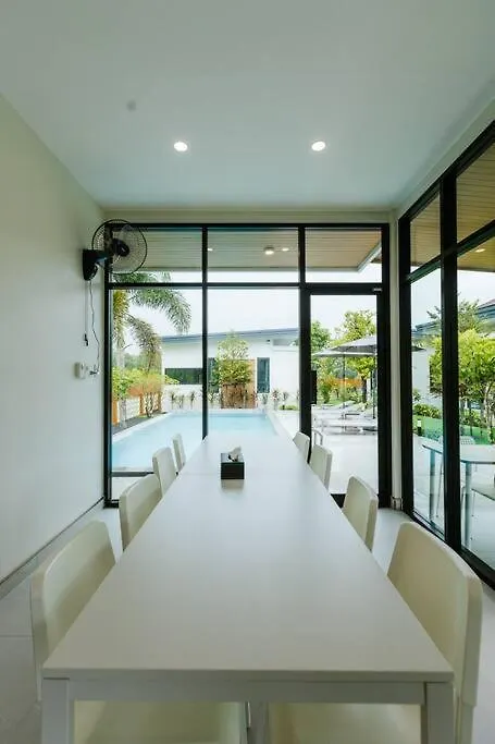 Cheeva Pool Villa Khao Lak 0*,