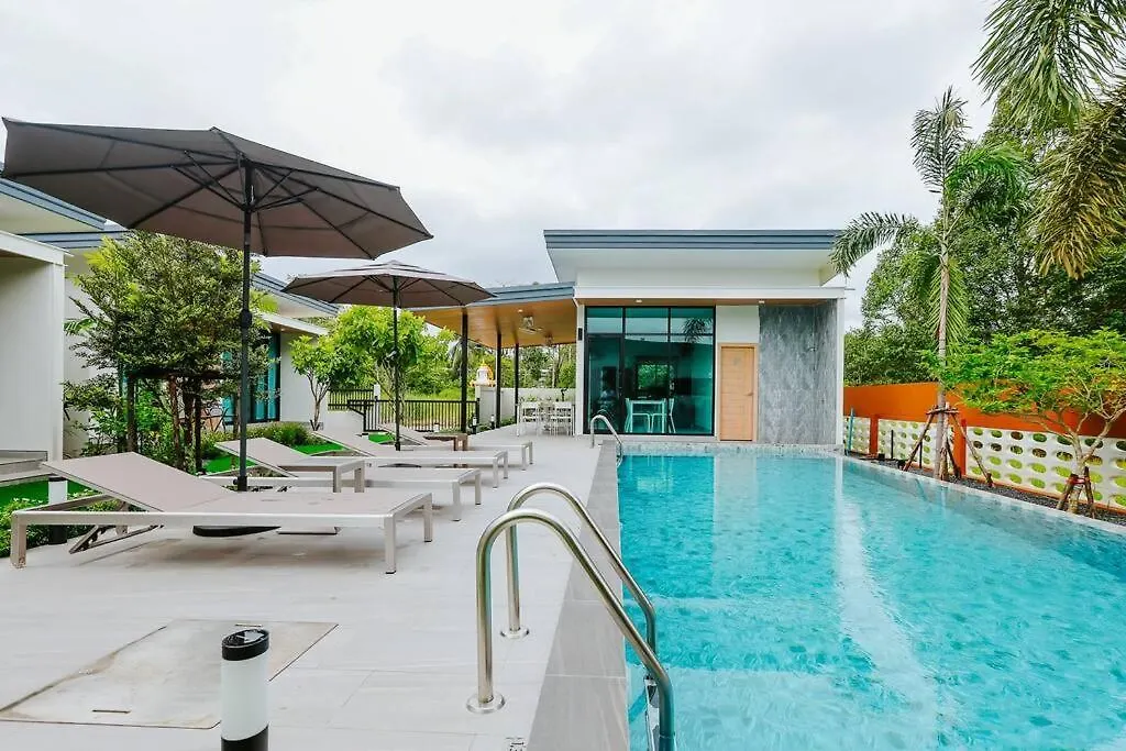 Cheeva Pool Villa Khao Lak 0*,